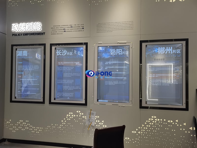 4臺OLED透明展示柜-應(yīng)用場景-帶logo-min.jpg